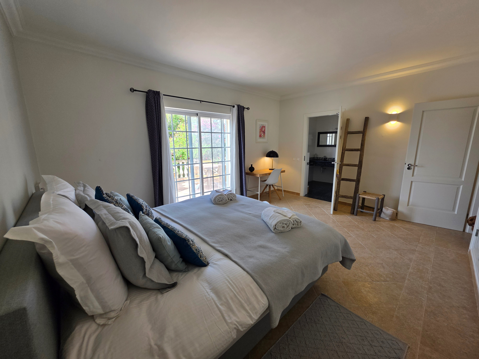 Blue Room at Casa Amani, Algarve